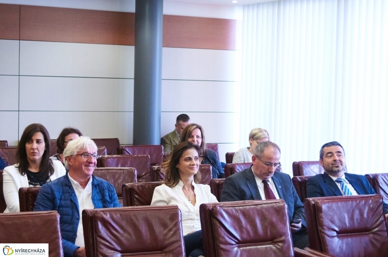 Közgazdászok az egyetemen - fotó Szarka Lajos