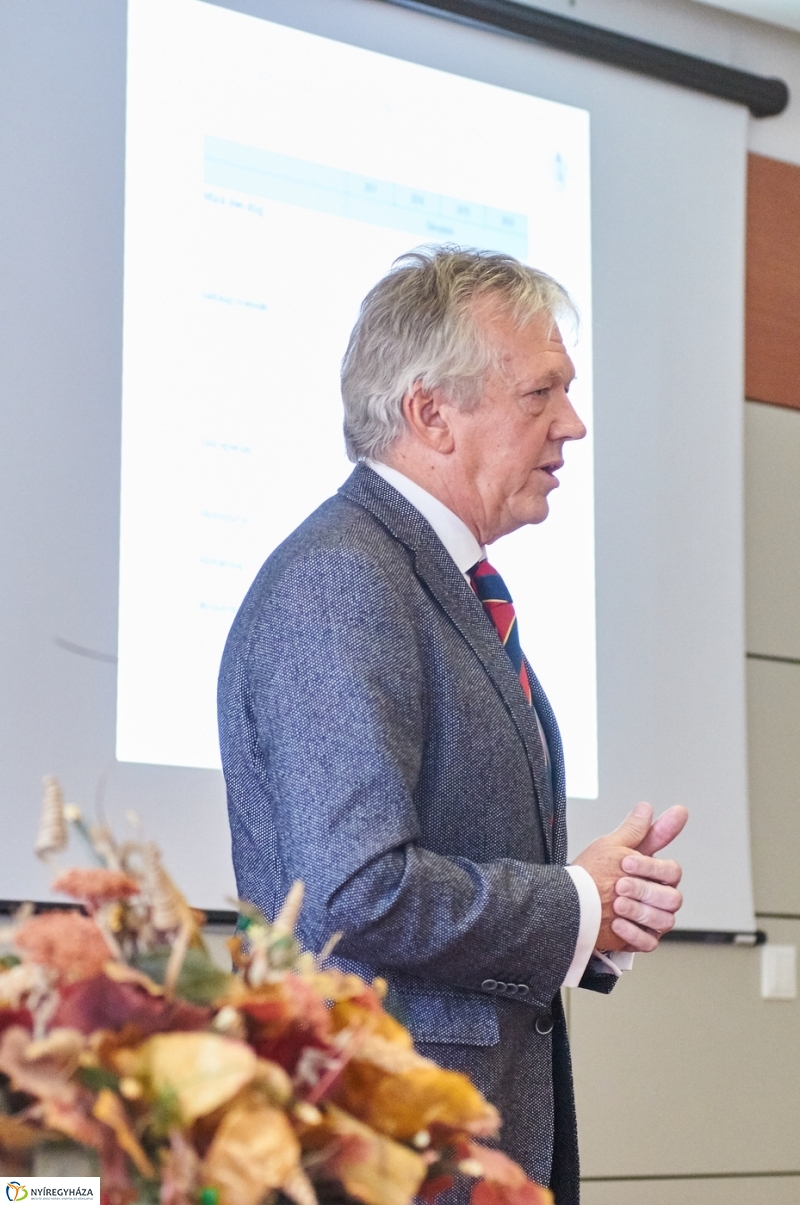 Közgazdászok az egyetemen - fotó Szarka Lajos