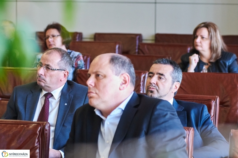 Közgazdászok az egyetemen - fotó Szarka Lajos