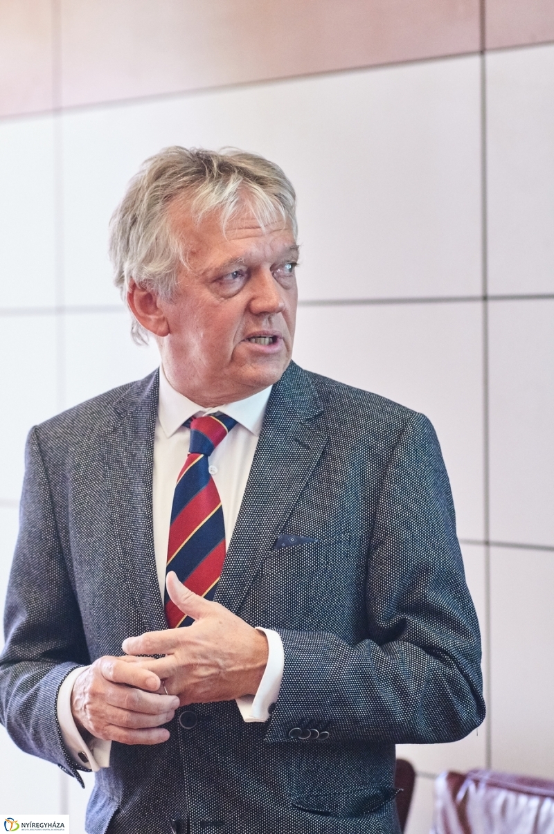 Közgazdászok az egyetemen - fotó Szarka Lajos