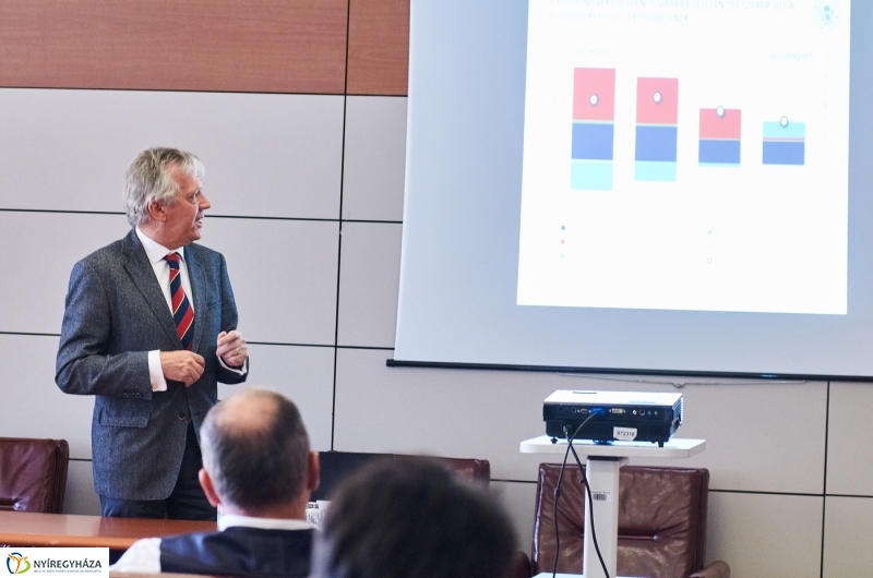 Közgazdászok az egyetemen - fotó Szarka Lajos