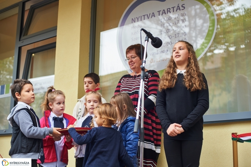 Vécsey utcai fiókkönyvtár átadása - fotó Szarka Lajos