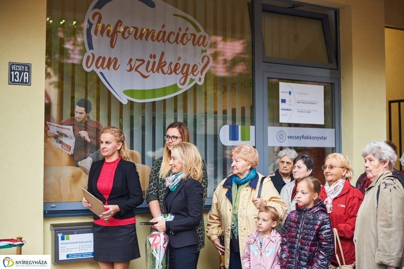 Vécsey utcai fiókkönyvtár átadása - fotó Szarka Lajos