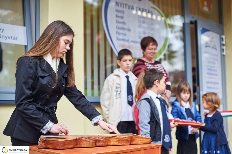 Vécsey utcai fiókkönyvtár átadása - fotó Szarka Lajos