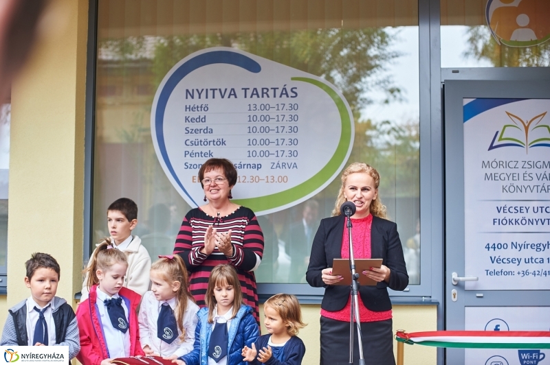 Vécsey utcai fiókkönyvtár átadása - fotó Szarka Lajos