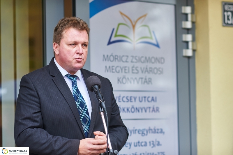 Vécsey utcai fiókkönyvtár átadása - fotó Szarka Lajos