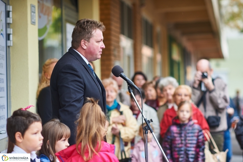 Vécsey utcai fiókkönyvtár átadása - fotó Szarka Lajos