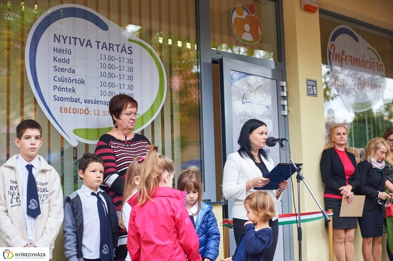 Vécsey utcai fiókkönyvtár átadása - fotó Szarka Lajos