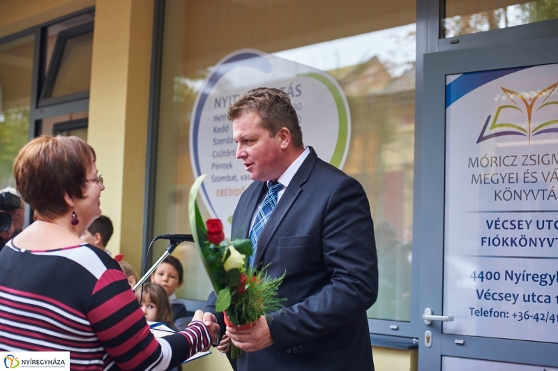 Vécsey utcai fiókkönyvtár átadása - fotó Szarka Lajos