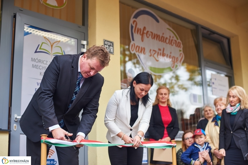 Vécsey utcai fiókkönyvtár átadása - fotó Szarka Lajos