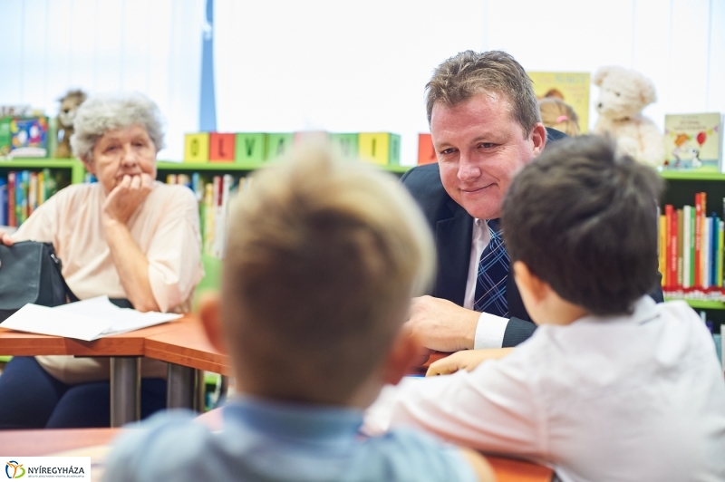 Vécsey utcai fiókkönyvtár átadása - fotó Szarka Lajos