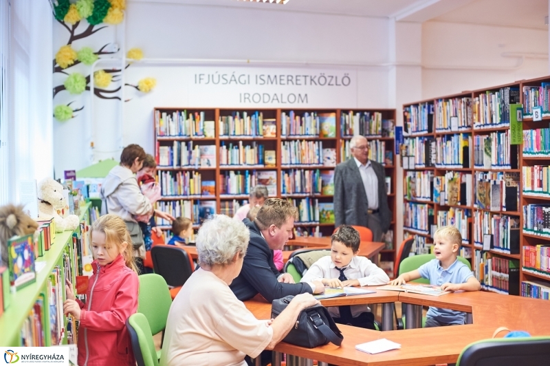 Vécsey utcai fiókkönyvtár átadása - fotó Szarka Lajos