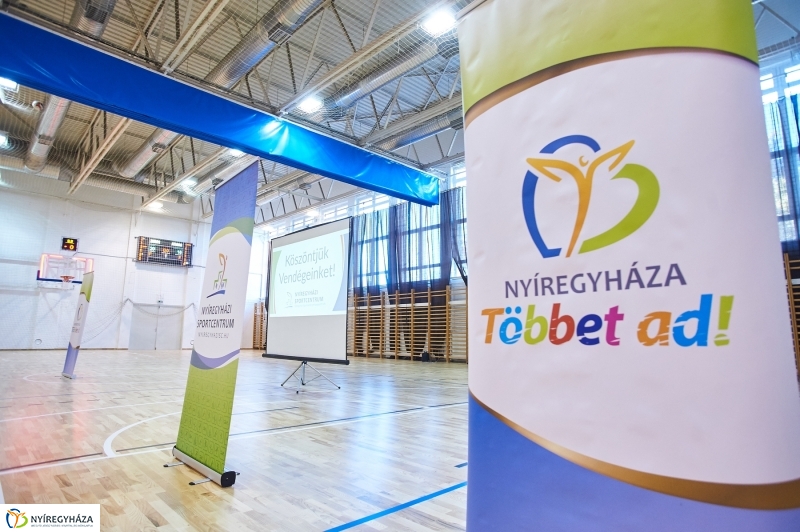 Tornaterem átadás a Zrínyiben - fotó Szarka Lajos