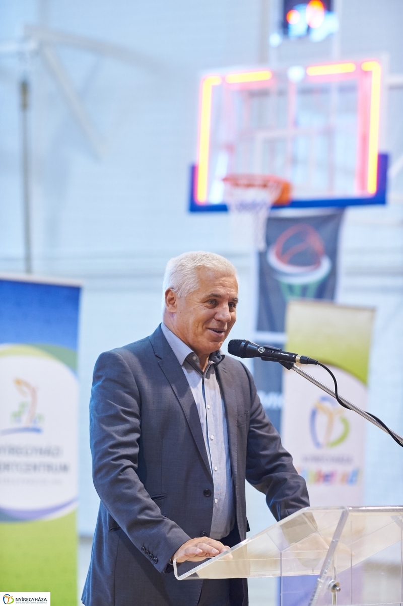 Tornaterem átadás a Zrínyiben - fotó Szarka Lajos