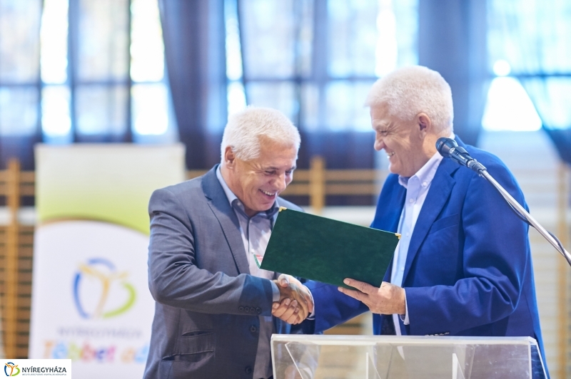 Tornaterem átadás a Zrínyiben - fotó Szarka Lajos