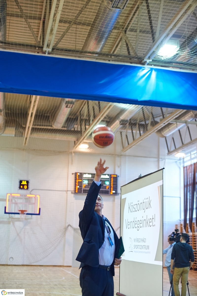 Tornaterem átadás a Zrínyiben - fotó Szarka Lajos