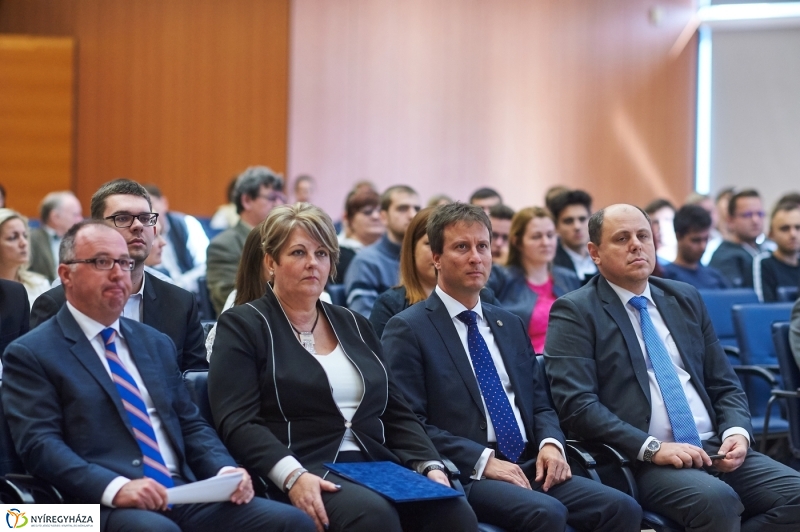 Határtalan tudomány az egyetemen - fotó Szarka Lajos