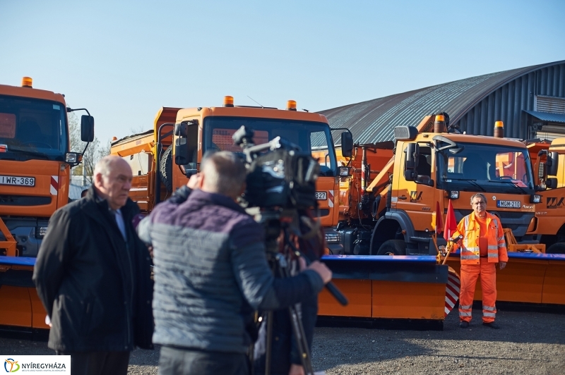 Gépszemle a Magyar Közútnál - fotó Szarka Lajos