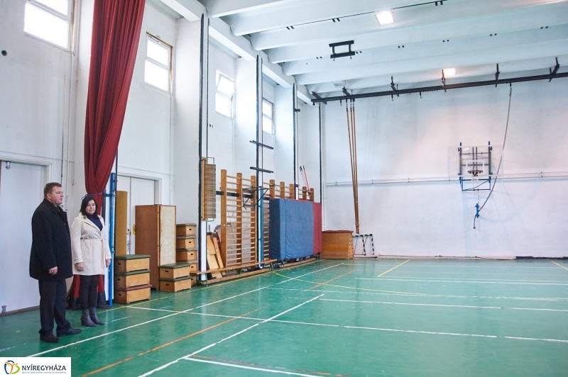 Helyszíni bejárás a Kazinczy iskolában - fotó Szarka Lajos