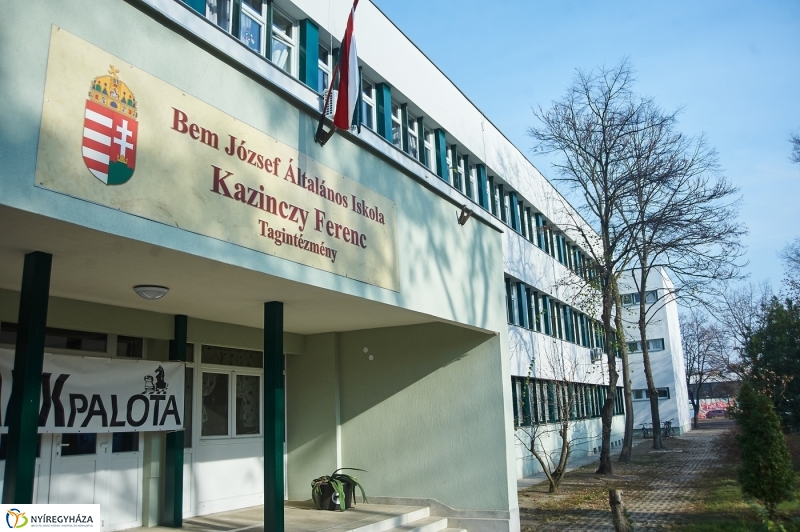 Helyszíni bejárás a Kazinczy iskolában - fotó Szarka Lajos