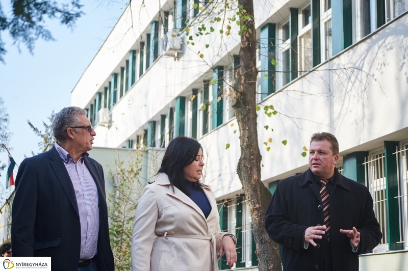 Helyszíni bejárás a Kazinczy iskolában - fotó Szarka Lajos