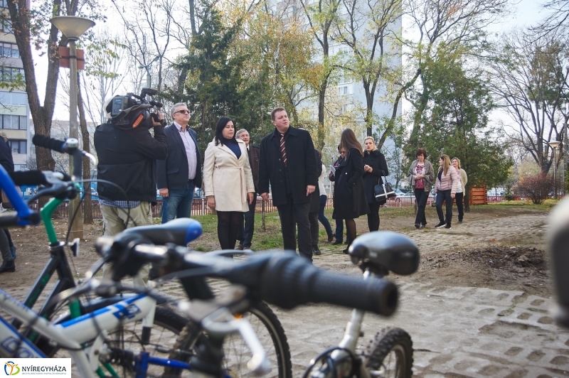 Helyszíni bejárás a Kazinczy iskolában - fotó Szarka Lajos