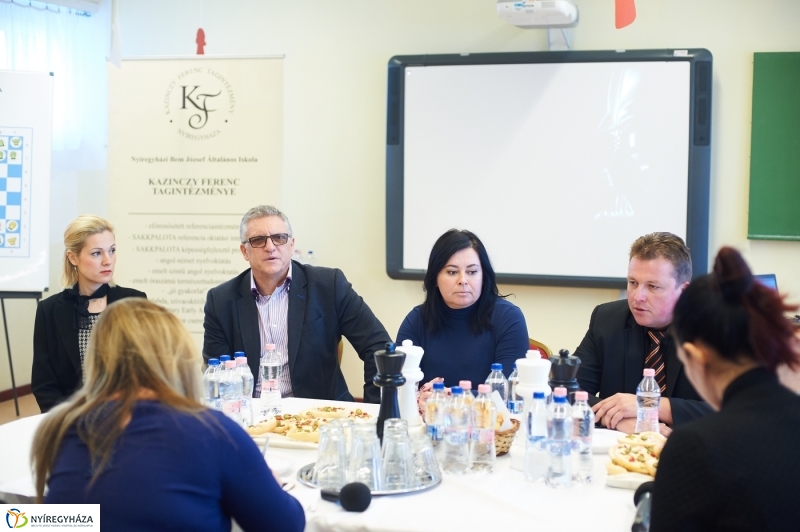 Helyszíni bejárás a Kazinczy iskolában - fotó Szarka Lajos