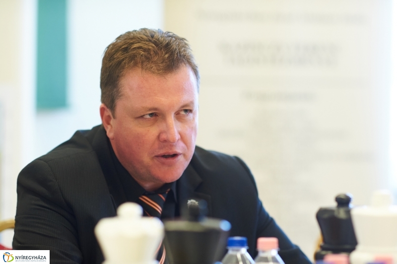 Helyszíni bejárás a Kazinczy iskolában - fotó Szarka Lajos