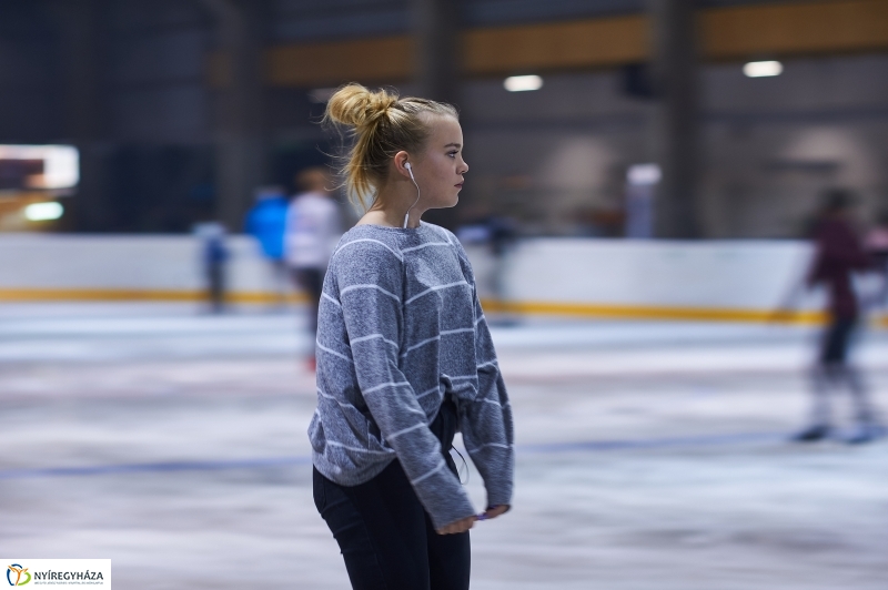 Hódít a jégpálya - fotó Szarka Lajos