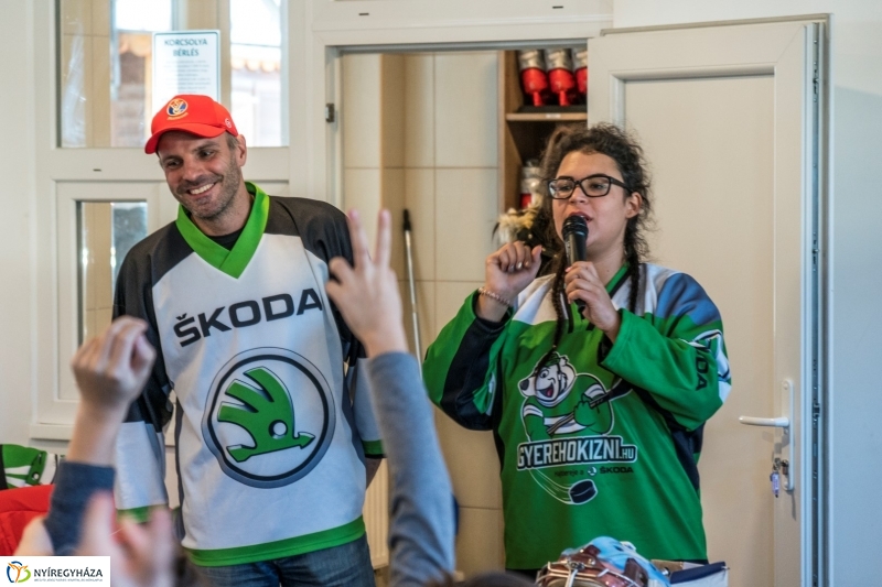 Szuper Leventével találkozhattak a gyerekek a nyíregyházi jégpályán