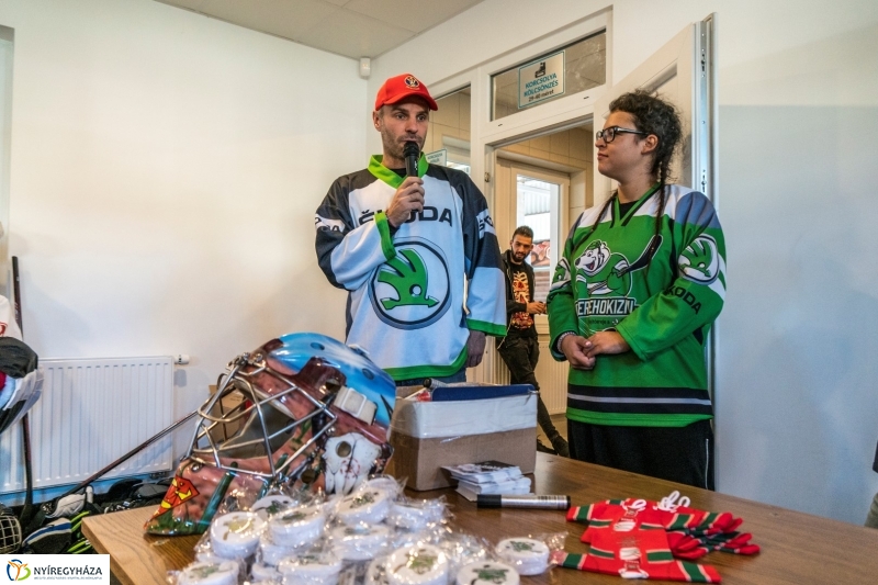 Szuper Leventével találkozhattak a gyerekek a nyíregyházi jégpályán