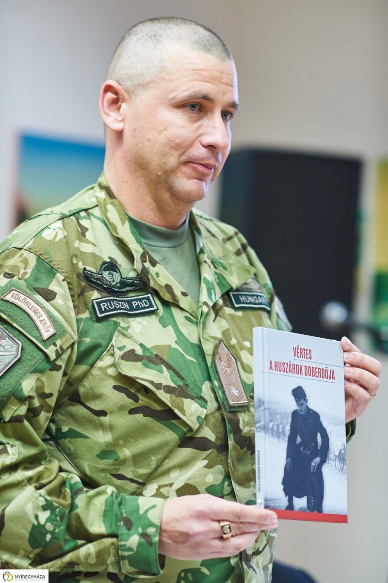 Vértes a huszárok doberdója - fotó Szarka Lajos