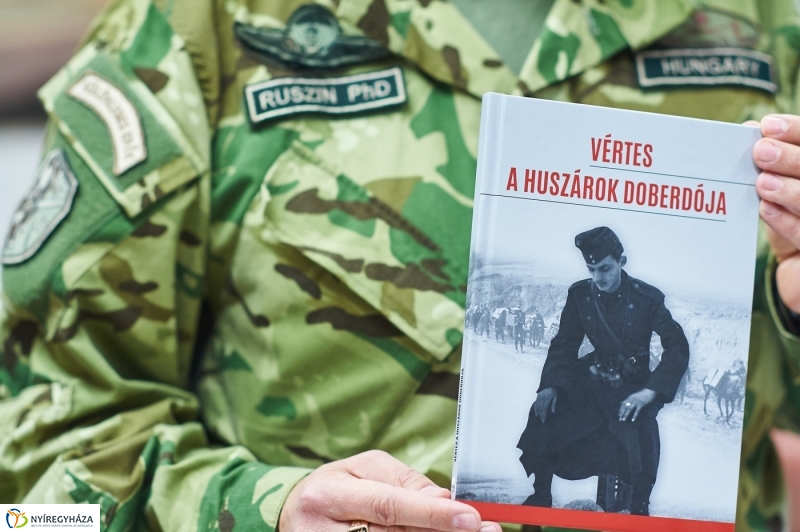 Vértes a huszárok doberdója - fotó Szarka Lajos