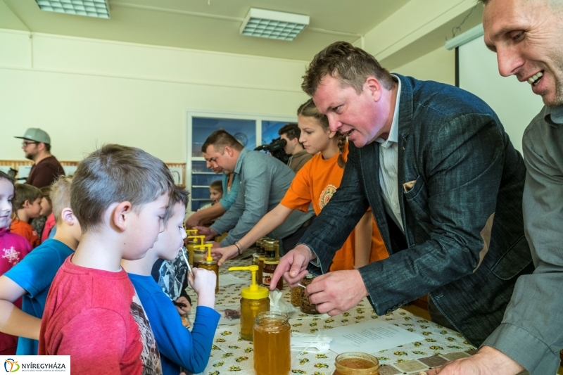 Mézes reggeli a Kertvárosi Iskolában - fotó Kohut Árpád