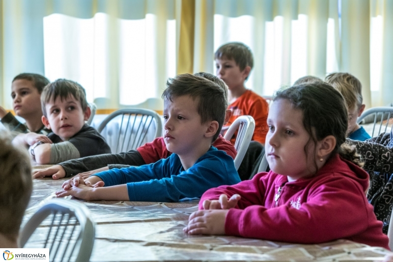 Mézes reggeli a Kertvárosi Iskolában - fotó Kohut Árpád