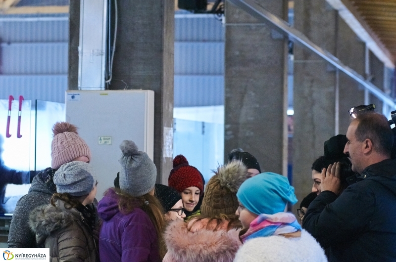 Kori oktatás a Városi Jégpályán - fotó Szarka Lajos
