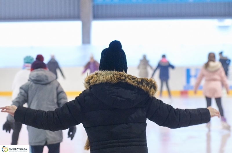 Kori oktatás a Városi Jégpályán - fotó Szarka Lajos