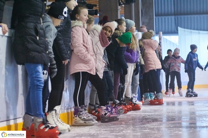 Kori oktatás a Városi Jégpályán - fotó Szarka Lajos