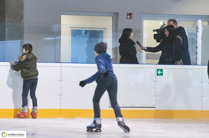 Kori oktatás a Városi Jégpályán - fotó Szarka Lajos