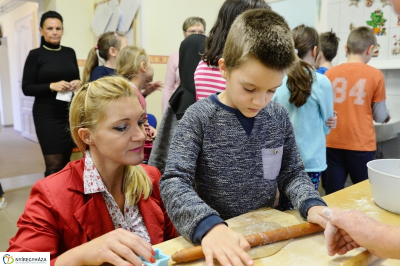 Generációs mézeskalács sütés Nyírszőlősön - fotó Trifonov Éva