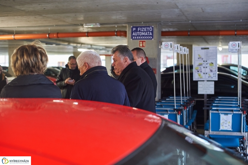 Betegszállító tolókocsik átadása - fotó Szarka Lajos