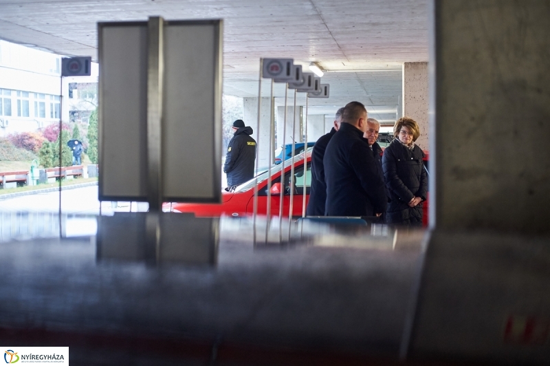 Betegszállító tolókocsik átadása - fotó Szarka Lajos