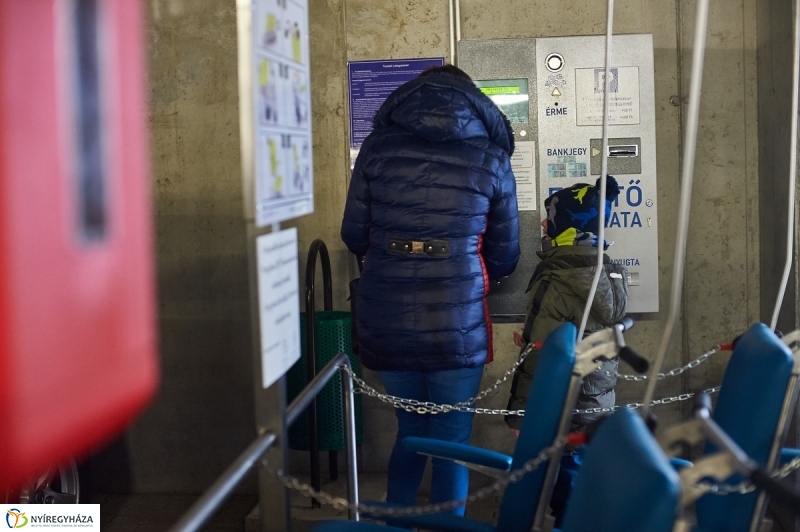 Betegszállító tolókocsik átadása - fotó Szarka Lajos