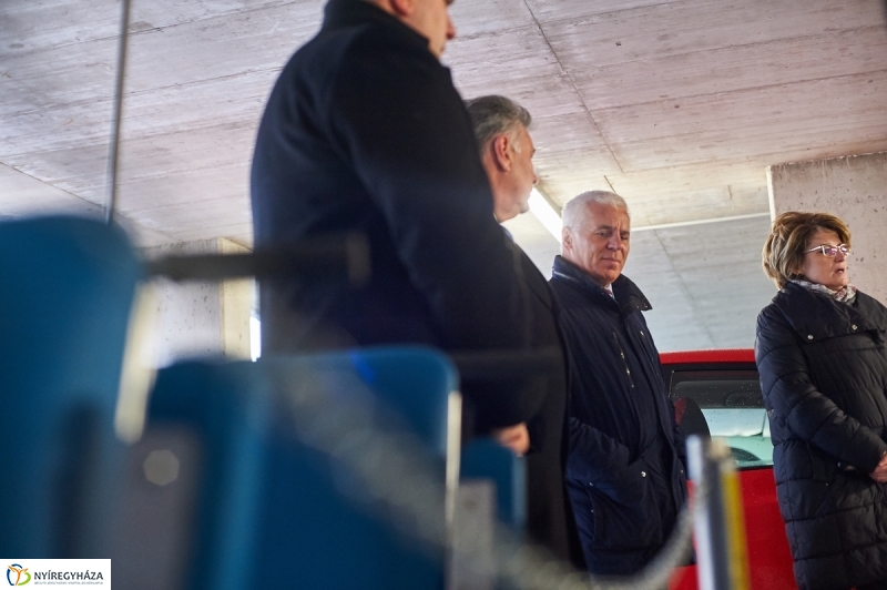 Betegszállító tolókocsik átadása - fotó Szarka Lajos