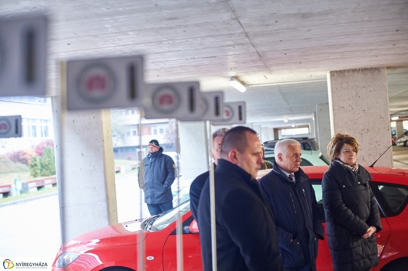 Betegszállító tolókocsik átadása - fotó Szarka Lajos