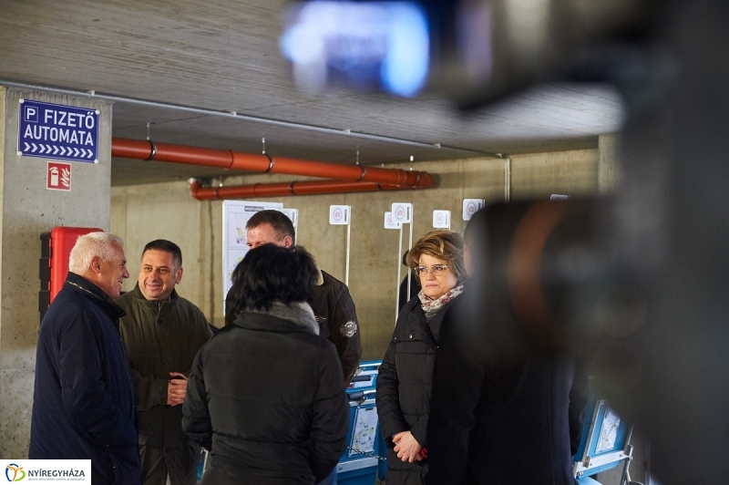 Betegszállító tolókocsik átadása - fotó Szarka Lajos