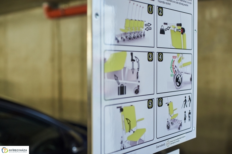 Betegszállító tolókocsik átadása - fotó Szarka Lajos