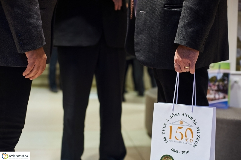 30000. látogató a Munkácsy kiállításon - fotó Szarka Lajos