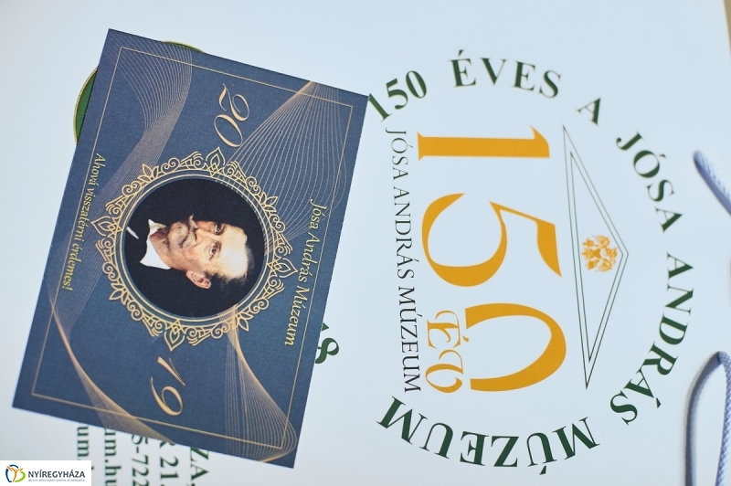 30000. látogató a Munkácsy kiállításon - fotó Szarka Lajos