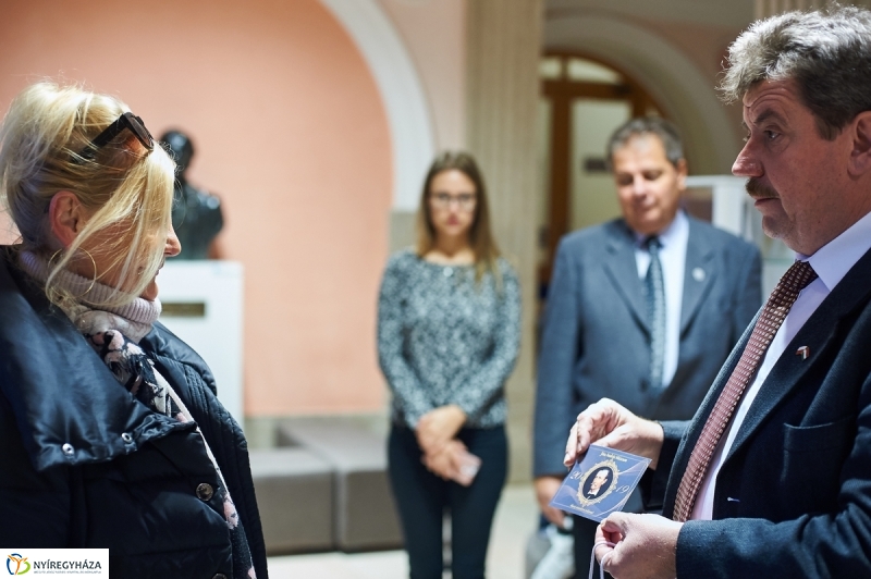 30000. látogató a Munkácsy kiállításon - fotó Szarka Lajos